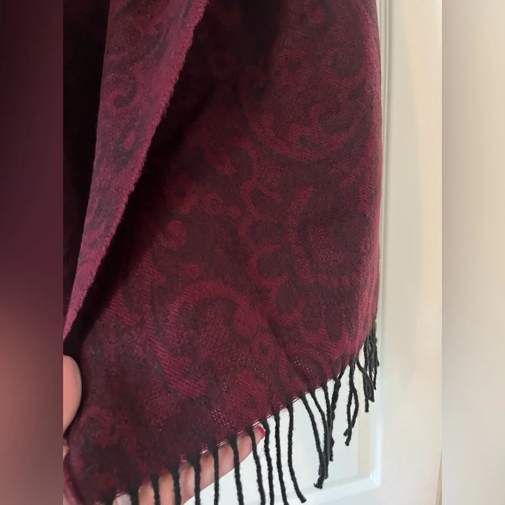 NEW! Amanda Smith Designer Acrylic Scarf, Made in Italy - Picture 5 of 8